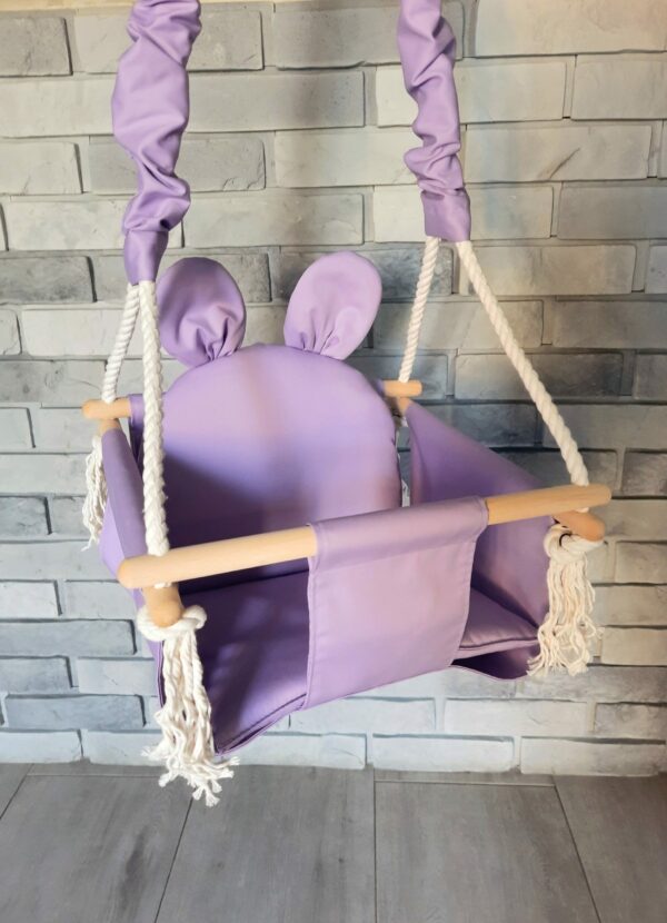 Kinderschaukel lila mit Bärenohren, Personalisierte Kinderschaukel, Lila Schaukel für Kinderzimmer, Schaukel aus ökologischer Baumwolle, Indoor Kinderschaukel aus Holz, Handgefertigte Kinderschaukel, Umweltfreundliche Kinderschaukel,